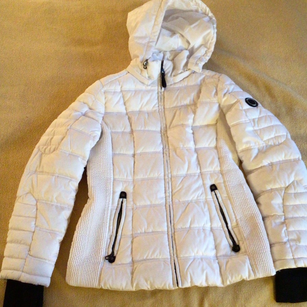 Nautica White puffer Jacket with hood. Amazing condition. Lots of pockets